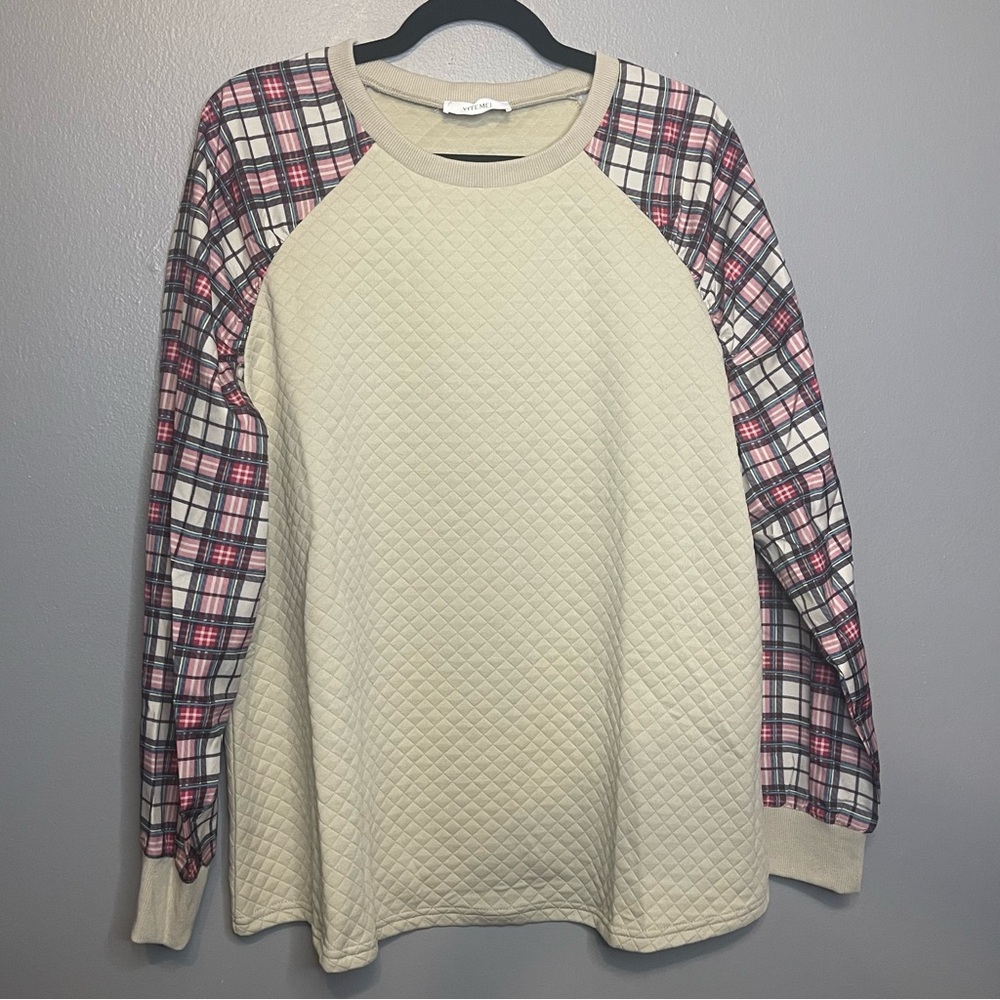 Plus Size Plaid Quilted Sweatshirt - Picture 4 of 9